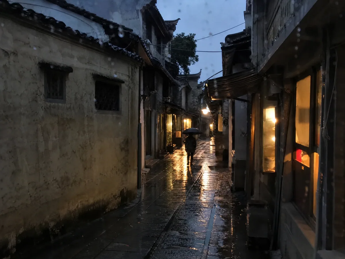 雨夜巷口17号,今天最有电影作品图1·每日大赛参赛作品